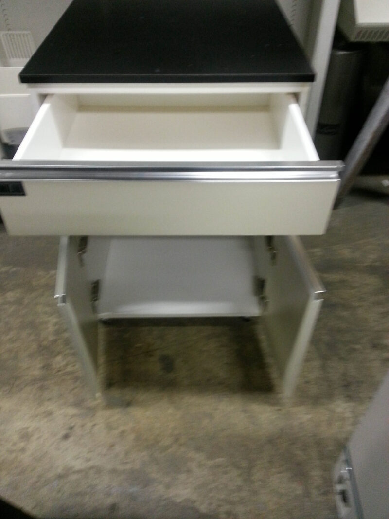 Unilab bench cabinets - Image 2