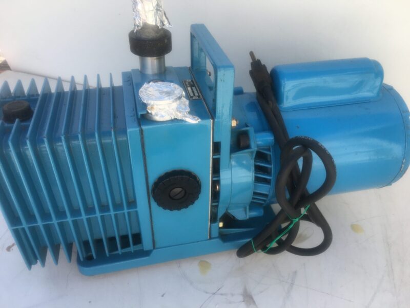 Precision model DD90 rotary vane vacuum pump - Image 2